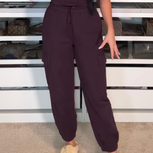 Aritzia Cozy Sweatfleece Mega Cargo Jogger - Picture 1 of 6